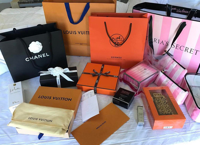 Cuộc sống toàn đồ hiệu, du lịch xa hoa của 9X lai 3 dòng máu